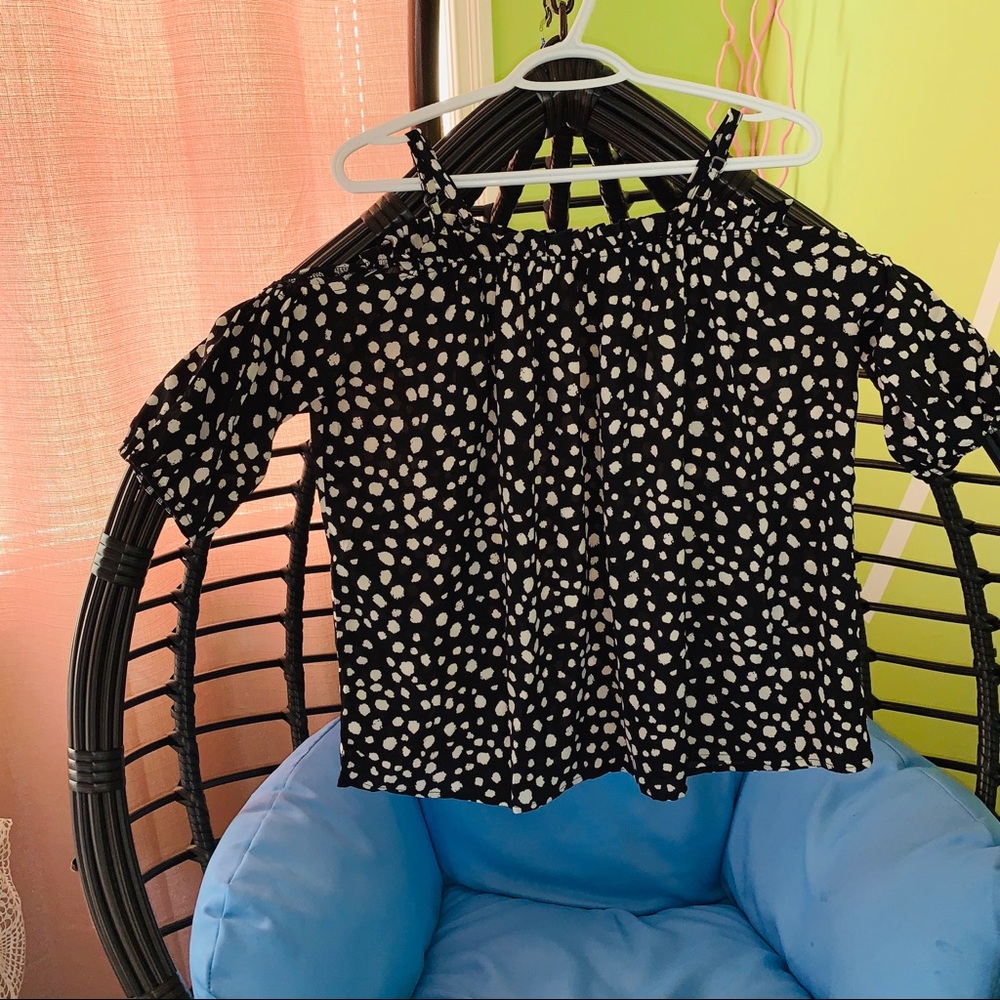 NWT this top says it’s an XL but fits like a 16-18